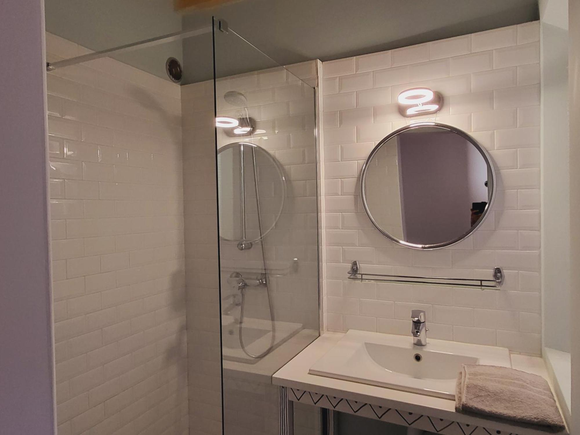 Les Saffres - Gite De Charme Pour 8 Personnes Valréas Exterior foto